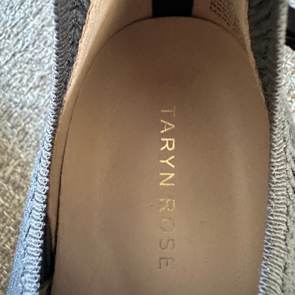Taryn Rose NWOT Slip-On Sneakers, size 8.5 - Picture 10 of 12